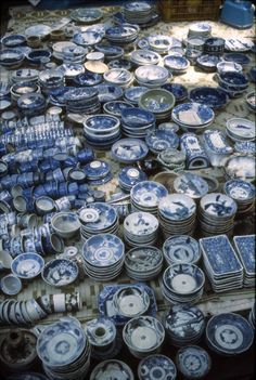 many blue and white plates are stacked on top of each other