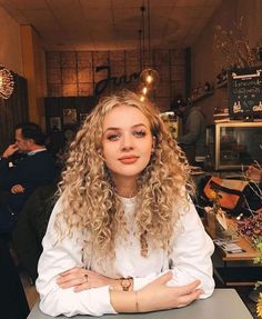 Summer Hairdos, Short Natural Curly Hair, Hairstyles For, Hair Medium, Curly Hair Care, Grunge Hair, Long Curly Hair, Curly Girl