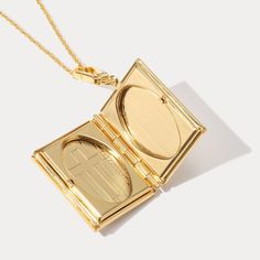 Make a statement with this unique Tarot Locket Necklace-The Lovers. Crafted with authentic brass and enamel, this distinctive piece is perfect for any gifting occasion - especially as a token of love to your girlfriend. With its elegant aesthetic and exclusive charm, the Lovers Locket necklace adds a stylish sophistication to any look. DETAILS Plating: 18K Gold Materials: 18K Gold on Brass, Enamel Necklace Length: Adjustable, 29.52"(75cm) Weight: 32.82g Hypoallergenic design Three Swords Tarot, The Lovers Tarot Card, Poppy Necklace, Swords Tarot, Enamel Locket, The Lovers Tarot, Star And Moon Necklace, Astrology Necklace, Rabbit Earrings