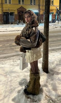 Snow Boots Outfit Aesthetic, Animal Inspired Outfits, Red Brown Outfit, Werewolf Aesthetic Outfit, Winter Gloves Outfit, Outfits For Snow, Wolf Inspired Outfits, Y2k Outfits Winter, Outfits For The Cold