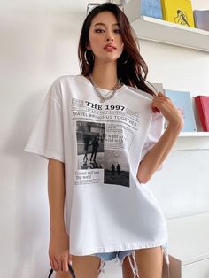 T Shirt Women Fashion, Women T-shirt, Travel T Shirt, Oversized Tee Outfit, Skirt Outfits Summer, Spring Outfits Dresses, Tee Shirt Fashion, Summer Trends Outfits