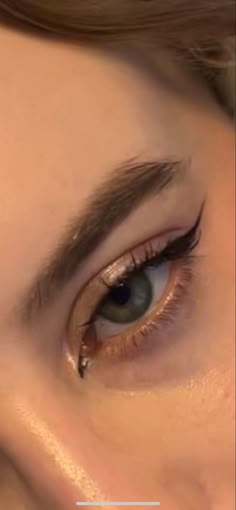 winged eyeliner eye aesthetic Eyeliner Styles Almond Eyes, Everyday Winged Eyeliner, Winged Eyeliner Deep Set Eyes, Eyeliner Styles For Almond Eyes, Winged Eyeliner Aesthetic, Elongated Eyeliner, Feline Eyes Aesthetic, Kajal Aesthetic