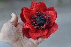 Bright red felted flower brooch made from wool. It looks just great on scarves, jackets, coats, shawls, hats etc. or like hair accessory. The brooch easily draws attention of passing people!This red felted flowers is perfect gift for winters holidays- Christmas gift for woman . It can be a very special gift for your mother, sister, daughter, friend, girlfriend, colleague, grandmother, or just for yourself. Please pay attention that I will send your item in 3-5 days but standart international shi Flower Stamens, Poppy Pins, Remembrance Day Poppy, Felted Flowers, Poppy Brooches, Felt Flowers Diy, Kids Jewellery, Felt Roses, Fabric Flower Brooch