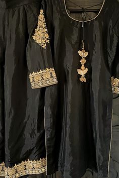 This elegant Black Silk Hand Embroidered Palazzo Suit Set showcases delicate gotta patti, pearl and sequin handwork on the kameez, with intricate embroidery on the palazzo and chinon silk dupatta. The gold border lace on dupatta adds a touch of luxury to this stylish and comfortable ensemble, making it a must-have for any wardrobe. Silk Black Chinon Silk Dupatta 2.5 meter Lined Hand Embroidered String tie back with zipper Full elastic waist band with hook Work: Handcrafted gotta patti work, sequ