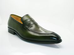 Style: 478-503-Olive Stylish Hand Burnished Calfskin slip-on Penny Loafer from the Carrucci collection features soft Calfskin linings and a clean welt Cordovan Shoes, Shoe Horn, Shoe Tree, Penny Loafer, Horse Hair, Penny Loafers, Suede Shoes, Shoe Box, New Shoes