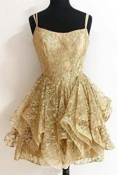 #goldpromdresses #googleshopping #partyeventdresses #promdresses #shortpromdresses #strapspromdresses Gold Homecoming Dress, Gold Sequin Shorts, Gaun Koktail, Sparkly Shorts, Cocktail Party Outfit, Dama Dresses, Mini Prom Dresses, Short Homecoming Dresses, Hoco Dress