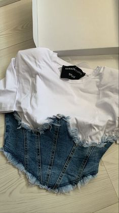 #clothing #clothesforwomen  #clothesrackaesthetic #aesthetic #clothesline Ropa Upcycling, Diy Vetement, Diy Clothes Design, Diy Fashion Clothing, Denim Diy, Jeans Diy, Diy Sewing Clothes, Fashion Hacks Clothes, Refashion Clothes