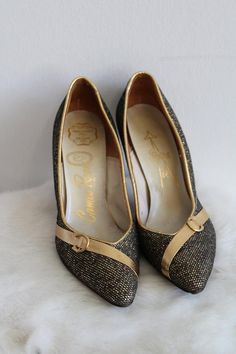 This is a vintage pair of high heel shoes. They are a deep gold/bronze tone in a metallic pattern. They also have a gold/bronze tone detail along the toe. The shoes are in good condition.Size: 5.5 NarrowInside Length: 9" | Inside Width: 3" | Outside Heel Length: 3.5" | Inside Heel Length: 2.5"Unless otherwise stated all vintage items are used and may have minor to moderate wear or discoloration considering the age of the item. Most items have been hand washed, spot cleaned, or professionally dry Gold Court Shoes With 4-inch Heel For Evening, Gold Court Shoes With 4-inch Heel And Almond Toe, Gold High Heel Court Shoes With 4-inch Heel, Gold Heels With Metallic Accents For Party, Gold Closed Toe Heels With Metal Feet, Gold Elegant Heels With Round Toe, Gold Heels With Metal Feet For Evening, Gold Pointed Toe Heels For Formal Occasions, Gold High Heel Heels For Galas