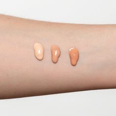 Mit dir fühl ich mich ultraleichtDie Soft Foundation sorgt mit ihrer leichten bis mittleren Deckkraft für ein zartes Finish und lässt dein Gesicht sanft erstrahlenMit pflegendem Bio-Avocadoölberuhigendem Bio-Kamillenextrakt und regenerativem Bio-Saatgerstenwasser eignet sich das natürliche Make-up mit seiner leichtenflüssigen Textur für alle HauttypenDu hast die Wahl zwischen drei verschiedenen Nuancen01die hellste Farbe 02der mittlere Ton 03eine dunklere Nuance 100zertifizierte BIOkosmetik OHN Apply Foundation, How To Apply Foundation, Clean Beauty, Makeup Routine, Makeup Yourself, Concealer, Avocado