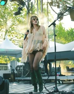 Suki Outfits, Suki Waterhouse Aesthetic, Boho Rocker Chic, Concert Look, Boho Rocker, Witchy Style, Cowboy Chic, Characters Outfits