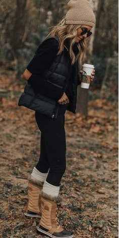 Wander Outfit, Trekking Outfit, Portret Feminin, Perfect Winter Outfit, Look Boho Chic, Look Legging, Mode Hippie, Hiking Outfits, Winter Outfits Cold