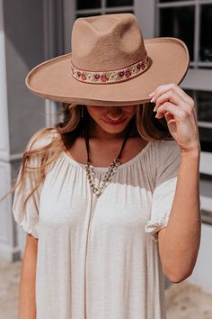 Our pretty taupe hued 'Girlfriend Status' fedora featuring lightweight wool material, a curved 4-inch brim, and a floral embroidered accent band! Hat Dimensions: Length - 15.5 Inches Width - 14 Inches Height - 4.5 Inches Cranial Circumference - 22 Inches Fedora Men, Mens Fedora, Wool Fedora, Comfort Wear, Mocha, Fedora, Women Fashion, 4 Inch, Take That