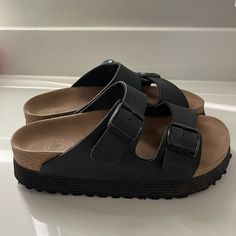 Platform Berkinstocks Outfit, Platform Birkenstock Sandals, Papillo Birkenstock Platform, Burcanstocks Shoes, Birkinstocks Sandals, Birkenstock Shoes Outfit, Cute Birkenstocks, Birkin Stocks Sandals, Platform Birkenstock Outfit