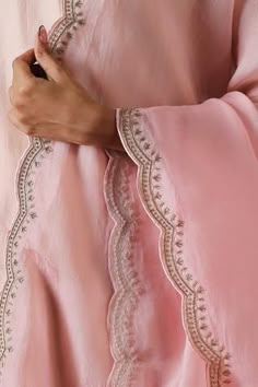 Baby pink dupatta made in organza featuring a scallop border with hand embroidery in zardozi buttis, Fit: Relaxed Scallop Dupatta Design, Neck Border Embroidery, Scallop Embroidery Border, Dupatta Border Designs Embroidery, Cutwork Dupatta Designs, Scalloped Dupatta, Scallop Dupatta, Scallop Embroidery, Computer Embroidery Machine