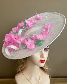 "Three layers of sinamay saucer fascinator with pastel lavender feather flowers, elegant, light and comfortable to wear. Perfect for weddings, Royal Ascot horse races, cocktails, tea party, derby, or any hat wearing occasion. Warm tips: ❤️If you are looking for a customized piece, please send me a message and let's create something unique just for you! ❤️Group discount on 3 or more pieces, please contact me for further information on group discount. ❤️Due to the nature of my items, I do not acce Ascot Horse Racing, Tea Hat, Feather Flowers, White Fascinator, Tea Hats, Easter Hat, Horse Races, Pastel Lavender, Easter Hats