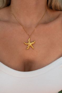 Details: 18K Gold Plated Stainless Steel Sizing: Length of necklace: approx. 16 - 18 inches Adjustable length Gold Starfish Necklace, Costal Cowgirl, Preppy Accessories, Fall Winter Essentials, Preppy Jewelry, Beach Fits, Starfish Necklace, Pretty Jewelry, Classy Jewelry