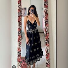 Size M New With Tags Bohemian V-neck Midi Dress For Night Out, Black A-line Beach Dress, Zara A-line Maxi Dress For Vacation, Black Maxi Sundress For Party, Zara Maxi Sundress For Day Out, Chic Black Maxi Sundress, Chic Black Sundress For Casual Wear, Black Midi Dress For Vacation, Black Midi Beach Dress