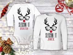 Sleighing It Boy's Shirt Santa Photo Outfits, Santa Photos Outfit, Kids Diy Christmas, Personalized Christmas Shirts, Boys Christmas Shirt, Boys Birthday Outfits, Christmas Bodysuit, Boys Christmas Outfits, Baby Boy Christmas