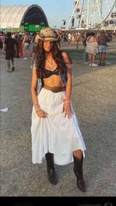 Rave Outfits Cowgirl, John Summit Concert Outfit, John Summit, Cowgirl Lifestyle, Country Concert Outfit Ideas, Lollapalooza Outfit, Tyler Childers, Boho Wedding Dress Bohemian, Festival Outfit Inspiration