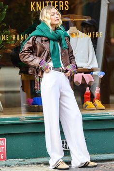 Gigi Hadid Street Style Winter, Country Street Style, Margot Robbie Street Style, 50 Degree Weather Outfit, Gigi Hadid Street Style, Look Boho Chic, Gigi Hadid Outfits, Gigi Hadid Style, Hadid Style