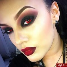 Styl Goth, Devil Makeup, Red Contacts, Halloween Contact Lenses, Scary Mask, Halloween Contacts, Mask Costume, Halloween Makeup Ideas