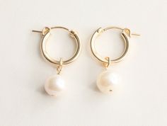 Gold Pearl Earrings / 14k Gold Filled / Bridal Earrings / Wedding Earrings / Dainty Earrings / Dainty Pearl / Pearl Hoops / White Pearl - 8 mm genuine fresh water pearls. - 14k gold filled 13mm flex hoop earrings - Sold as a pair - Tarnish free, hypoallergenic, nickel free and safe for sensitive skin Please note: since our freshwater pearls are all natural, each pearl is individually unique in size, shape, and shade. We try our best to be consistent as possible to give you the best quality. 💰 W Minimalist Huggie Earrings For Wedding, Minimalist Huggie Wedding Earrings, Classic Wedding Hoop Earrings With Ear Wire, Wedding Nickel Free Huggie Hoop Earrings, Classic Small Hoop Earrings For Wedding, White Fine Jewelry Hoop Earrings For Wedding, Small Hoop Pierced Earrings For Wedding, Small Hoop Earrings For Wedding, White Huggie Earrings For Wedding