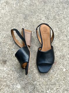 OKLY Black Leather Mid-Heel Sandal Going Out Shoes, Sling Back Sandals, Mid Heel Sandals, Summer Heels, Low Heel Sandals, Shoe Inspo, Shoe Boutique, Mode Inspo, Heel Sandal