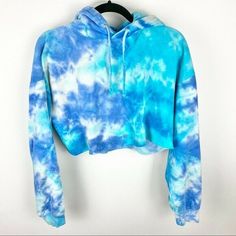 Cropped Tie-Dye Hoodie Smoke free home, no flaws! Super cute fit. Nice thick good material hoodie. On trend! Shoulder to shoulder: 18 Armpit to armpit: 25 Length: 15 Dark Skin Boys, Dye Hoodie, Cute Fit, Tie Dye Hoodie, Milky Way, Shoulder To Shoulder, Tie Dye, Fox, Super Cute