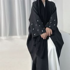 Abaya Noir, Habits Musulmans, Nikah Decor, Moon Embroidery, Mode Zara, Open Abaya, Wedding Suits Groom