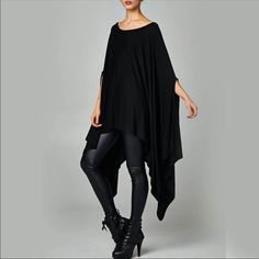 Fashionable Poncho Style Top. 2 Available. Fabulous Top. One Size Fits All ! Perfect Top For Leggings ! Poncho With Leather Leggings, Poncho Fashion, Batwing Dress, Poncho Style, Vestidos Vintage, Sammy Dress, Loose Dress, Mode Inspiration, Asymmetrical Dress