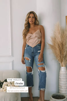 Another epic medium wash denim jeans that you can not pass up on this season! Slightly cropped with frayed unfinished hems. Now only $30 with code BFSUPERSALE - only sizes 26 + 28 left!