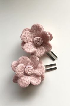 These cute clips are perfect alone or in a pair. The flower is felted wool and the clips is a strong two prong clip that will work in even the smallest amount of hair.  Each flower is 4cm wide. Choose from a variety of colours. Mix and match.  Felt Flower Clip. Flower Hair Clip. Felt Clip. Baby Hair Clip. Rose Hair Clip. Felt Hair Flower. Accessory for Girls. Toddler Hair Clip,Newborn baby headband, purple pink gold glitter felt rose flower on nylon hair clip, custom, baby, girl, gift, hospital, Flower Girl Hair Clip, Hair Clips Flower, Felt Rose, Felt Hair Accessories, Cute Clips, Baby Hair Clip, Easter Hair Bows, Rose Hair Clip, Flower Girl Hair