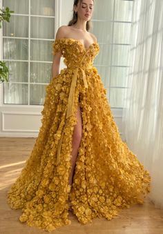 Teuta Matoshi, Prom Dresses Off The Shoulder, Formal Cocktail Party, Natural Models, Gown Plus Size, A Line Prom Dresses, Dress Picture, Formal Evening Dresses, Prom Gown