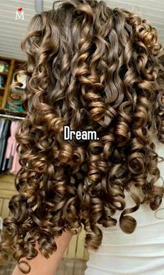 Natural Thick Curly Hairstyles, How To Do My Curly Hair, Hairstyles For Fuzzy Hair, Curly Hair With Tinsel, Curly Haircut Ideas Medium, 2000s Curly Hair, How To Cut Curly Hair In Layers, Longer Curly Hair, Curly Wavy Long Hair