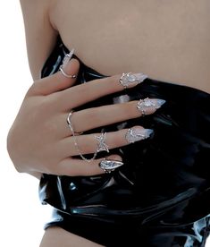 Autumn Nails 2023, Sleek Jewelry, Chains Aesthetic, Nail Rings, Dangle Ring, Almond Stiletto, Transparent Nails, Rings Jewelry Fashion