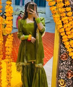 Mehandi Function Dresses, Mehandi Dress, Mehandi Outfits, Mehendi Dress, Work Problems, Gharara Designs, Haldi Dress, Mehndi Outfit