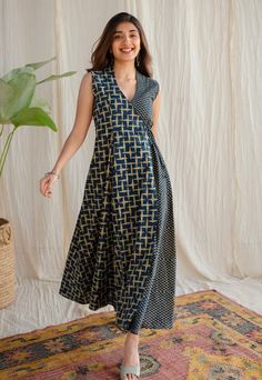 Indigo Ajrakh Cotton With HandBlock Printed Dress Model height is 5'3" and is wearing a size S. Modal Kurti Design, Chex Kurti Design Pattern, Chudhidhar Pattern, Cotton Frocks For Women, Cotton Dresses For Women, Diy Maxi Dress, Kurti Pattern, Simple Kurta