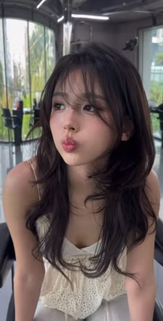 Layered Haircut With Face Framing Bangs, Female Asian Haircut, Asian Hairstyles Long Layers, Cute Hair Colors Asian, Haircuts For Long Hair Fine, Cute Haircuts For Long Hair With Layers Bangs, Layered Haircut Oval Face, Haircut For Short Face, Face Framing Wispy Curtain Bangs