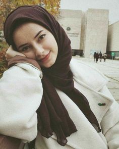 Hijab Dpz, Simple Hijab, Pretty Scarves, Casual Hijab Outfit, Muslim Fashion Hijab, Muslim Fashion Dress, Everyday Fashion Outfits, Muslimah Fashion Outfits