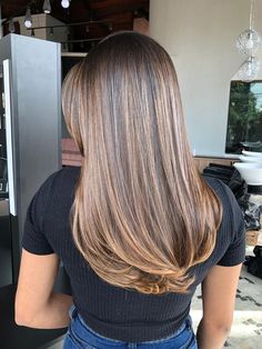 Light Caramel Highlights On Brown Hair, Balayage Hair For Dark Skin, Brunette Balayage Hair Straight, Light Brown Balayage On Dark Hair, Blonde 2025, Brunette Ideas, Haircut Selfie, Photo Hijab