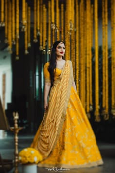 Haldi Look, Dupatta Draping, Lehenga Inspiration, Orang India, Haldi Ceremony Outfit, Haldi Dress, Ceremony Outfit, Haldi Function, Haldi Outfits