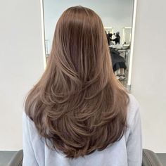 Layers For Medium Length Hair Brown, Soft V Haircut, Subtle Blowout, Thick Hair Haircut Medium, Hair Colour For Brunettes, Hair Colour For Dark Hair, Soft Layered Haircut, Butterfly Hairstyles, Hairstyles Butterfly