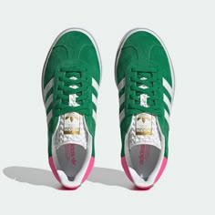 adidas Originals GAZELLE BOLD HQ6892 HQ6912 ID6990 HQ6893 IG3136  Women's New Description About This Items No "list of Adidas' most iconic shoes" would be complete without the Gazelle, a suede shoe created for indoor courts in the 1970s that continues to gain new fans today. This season's model takes that beloved style to new heights, with a three-layer outsole for added height and a new interpretation of a classic style. The sporty details of smooth, soft suede and jagged three stripes remain. Adidas Bold, Adidas Gazelle Outfit, Sneaker Outfits Women, Guys Fits, Gazelle Bold, Bold Shoes, Outfits Jeans, Adidas Shoes Women, Adidas Sneakers Women