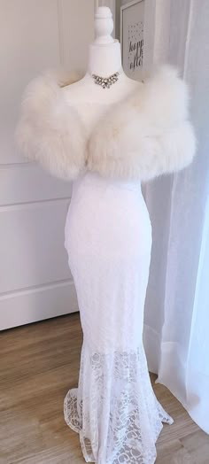 Winter Wedding Fur, Wedding Jackets, Bridal Fur, Wedding Fur, Fur Jackets, Fur Stole, Carpet Vintage, Vintage Fur, Luxury Bridal