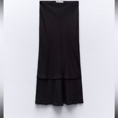 High Rise Long Skirt Made Of Linen. A-Line Silhouette With Frayed Hem. Hidden In-Seam Zip Closure. A Dark Gray Color Zara Pleated Skirt, Black Bodycon Skirt, Knotted Skirt, Zara Midi Skirt, Long Green Skirt, Jacquard Midi Skirt, Fitted Midi Skirt, Faux Leather Midi Skirt, Sequin Midi Skirt