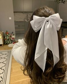 Bow Hairstyles, White Hair Bows, Bow Hairstyle, Trendy Hairstyle, Peinados Fáciles Para Cabello Corto, Anne With An E, White Bow