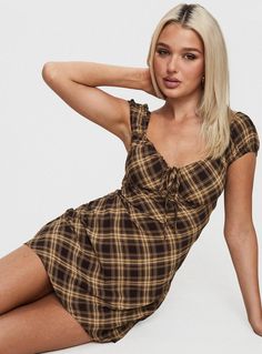 Mini dress Plaid print, ruched at bust, cut-out at bust with tie fastening, elasticated band at shoulder straps with ruched detail, invisible zip at side Non-stretch material, fully lined 100% polyester Cold gentle machine wash Festival Romper, Checkered Dress, Fleece Dress, Casual Rompers, Outerwear Outfit, Loungewear Sets, Invisible Zip, Gingham Dress, Curve Dresses