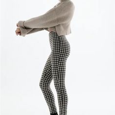 New! Zara Black White Gingham Plaid Check High Waist Leggings. Woven Stretch Construction. Cut With A High Waist. Front Zip Closure. Ankle Length. Cut With A Skinny Tapered Leg. Size Xs. Similar Style To Brands Like: Reformation, Re/Done, Levis, Rouje, Zara, Ganni, Agolde, Paloma Wool, Gimaguas And Lisa Says Gah! Chic Stretch Plaid Bottoms, Trendy Plaid Bottoms For Winter, Trendy Plaid Winter Bottoms, Fitted Plaid Bottoms For Winter, Casual Houndstooth Pattern Bottoms For Winter, Stretch Houndstooth Bottoms For Fall, Fitted Houndstooth Bottoms For Winter, Chic Gingham Bottoms For Fall, Chic Gingham Pants For Fall