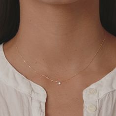 Dainty Necklace Gold, Diamond Necklace Gift, Everyday Necklaces, Floating Diamond Necklace, Gorjana Jewelry, Minimalist Accessories, Diamond Solitaire Necklace, Dainty Gold Necklace, Sterling Silver Necklace Pendants