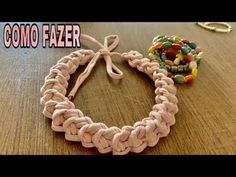 Um colar lindo 😻 #croche #diy #crochet - YouTube Crochet Necklace Tutorial, Macrame Jewelry Tutorial, Diy Crafts Crochet, Collars Diy, Crochet Youtube, Fiber Jewelry